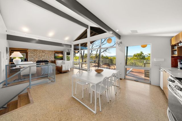 6404 Lakeshore DR, Lago Vista, TX 78645