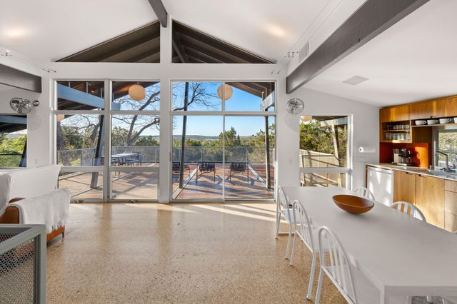 6404 Lakeshore DR, Lago Vista, TX 78645