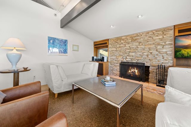 6404 Lakeshore DR, Lago Vista, TX 78645