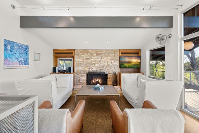 6404 Lakeshore DR, Lago Vista, TX 78645