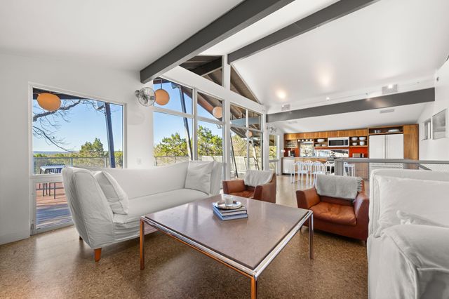 6404 Lakeshore DR, Lago Vista, TX 78645