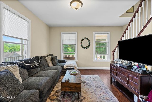 32 5th Street, Gloversville, NY 12078