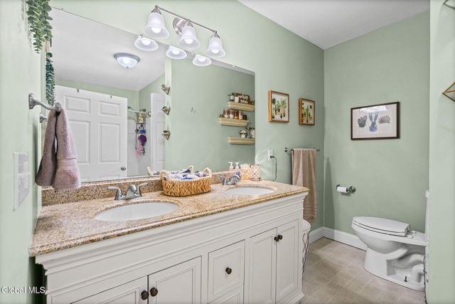 32 5th Street, Gloversville, NY 12078