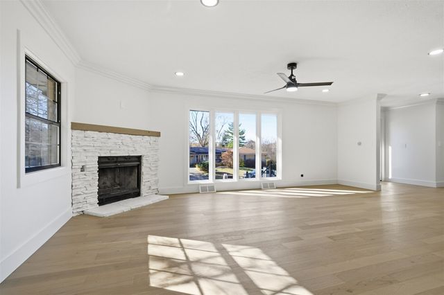 204 Parkview Drive, Bloomington, IL 61701