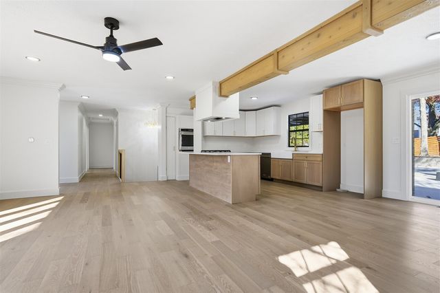 204 Parkview Drive, Bloomington, IL 61701