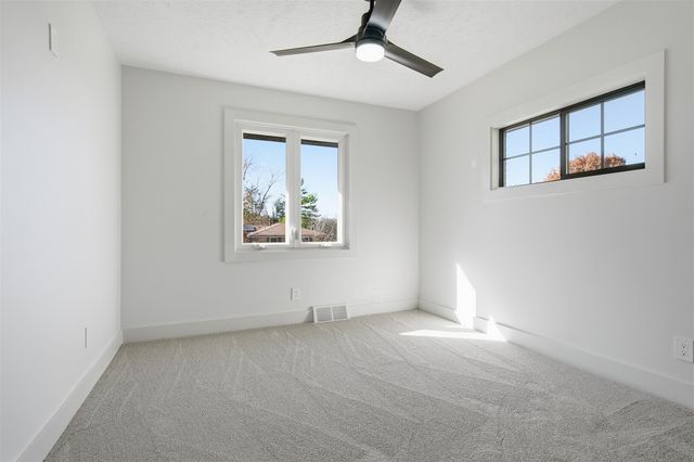 204 Parkview Drive, Bloomington, IL 61701