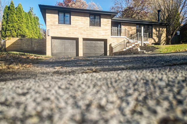 204 Parkview Drive, Bloomington, IL 61701