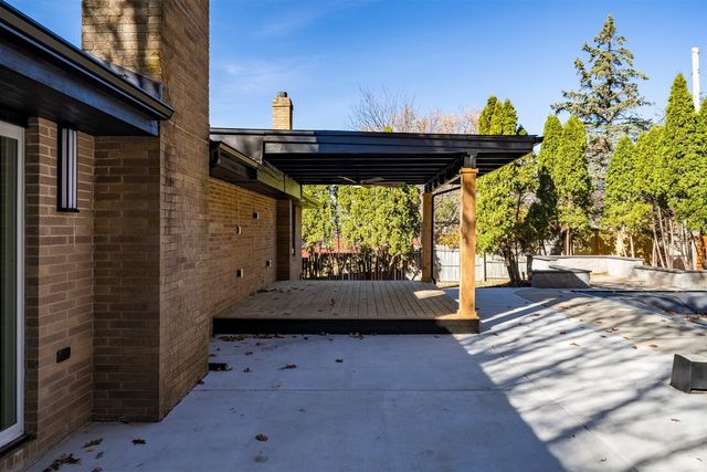 204 Parkview Drive, Bloomington, IL 61701