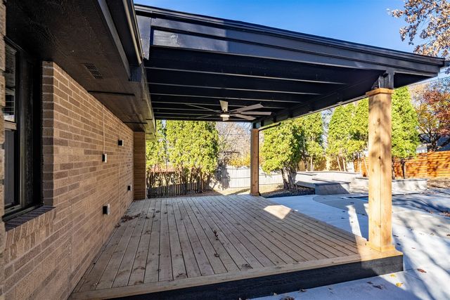 204 Parkview Drive, Bloomington, IL 61701