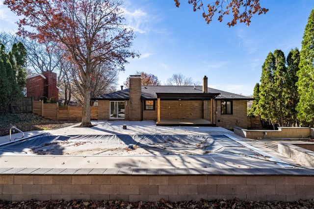 204 Parkview Drive, Bloomington, IL 61701