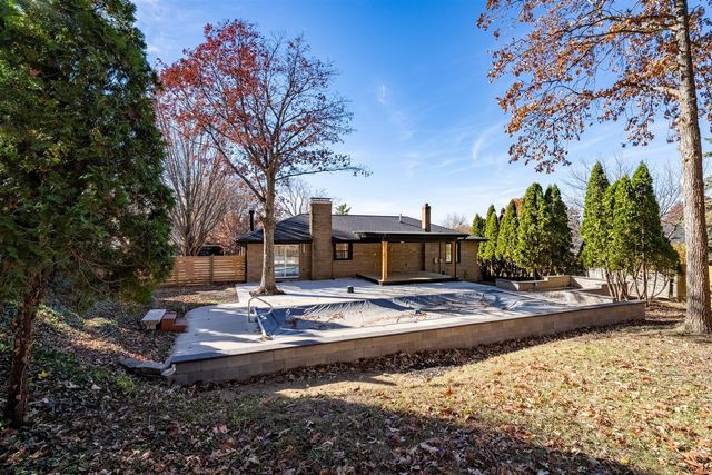 204 Parkview Drive, Bloomington, IL 61701