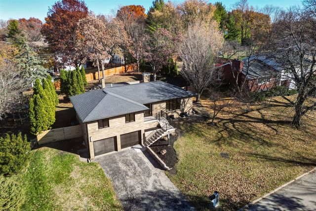 204 Parkview Drive, Bloomington, IL 61701