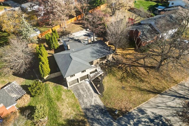 204 Parkview Drive, Bloomington, IL 61701