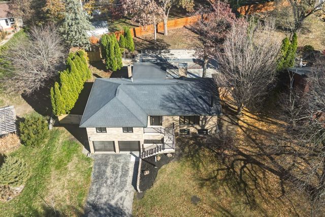 204 Parkview Drive, Bloomington, IL 61701