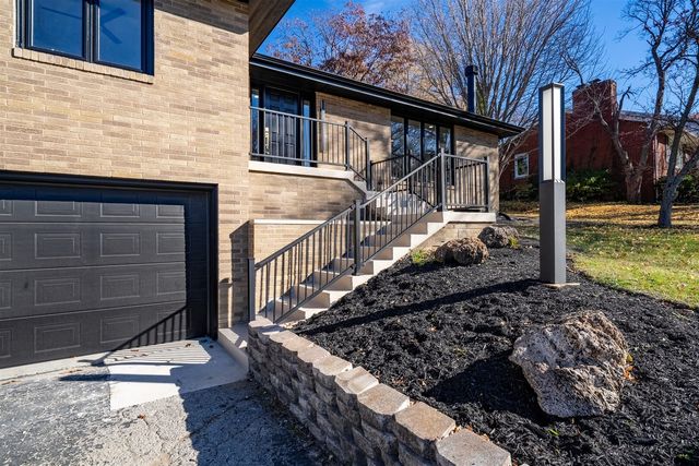 204 Parkview Drive, Bloomington, IL 61701