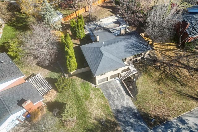 204 Parkview Drive, Bloomington, IL 61701