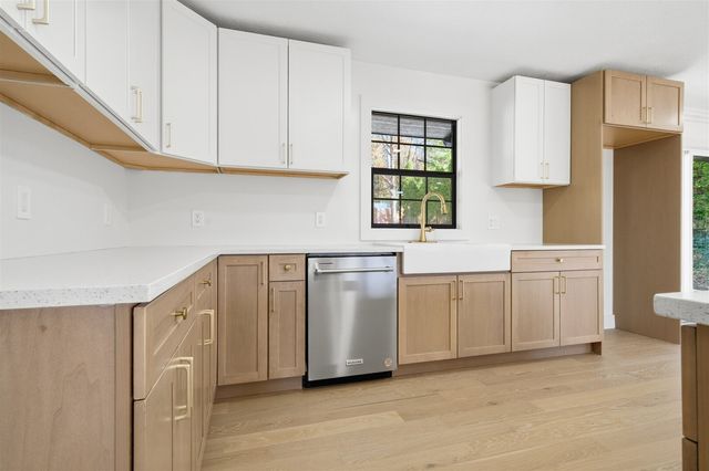 204 Parkview Drive, Bloomington, IL 61701