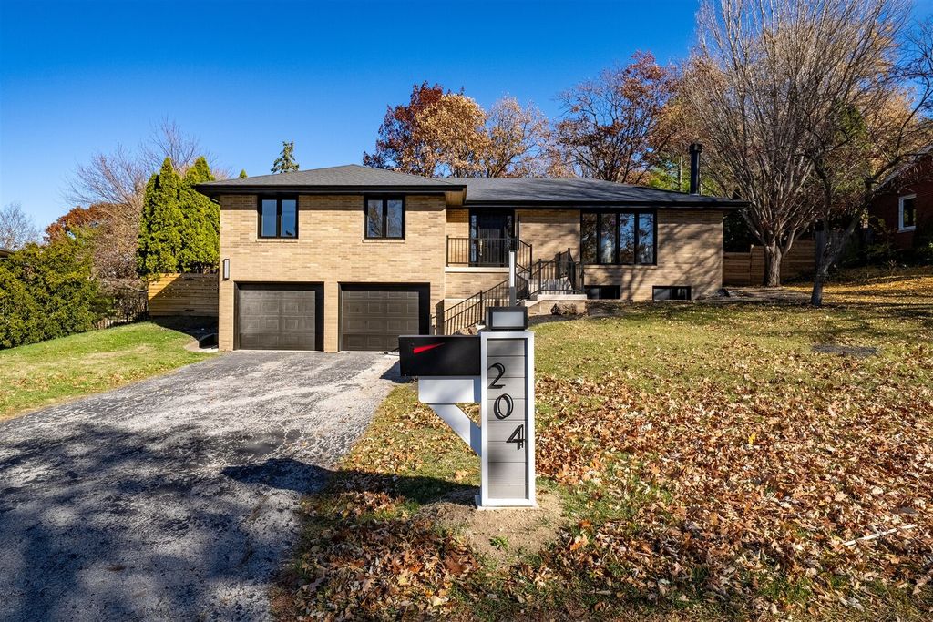 204 Parkview Drive, Bloomington, IL 61701