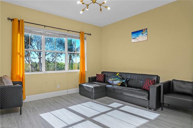 8593 Bellagio DR, Naples, FL 34114