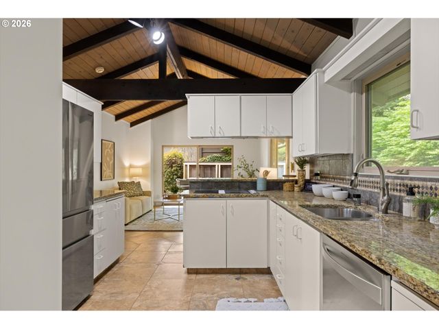 560 MILBURN Ct, Lake Oswego, OR 97034