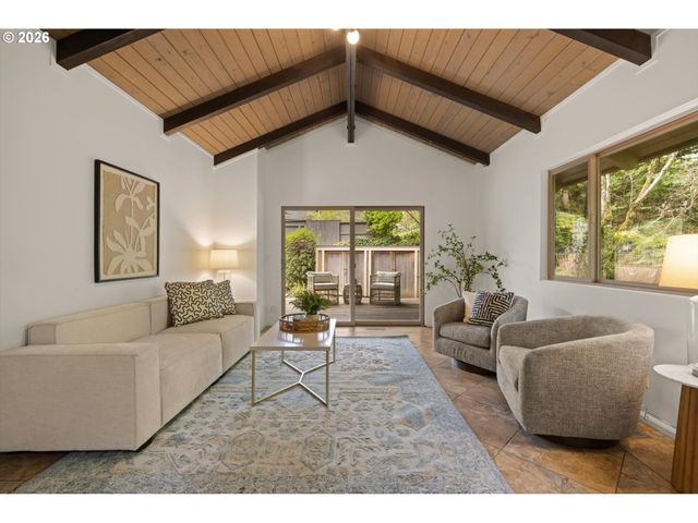 560 MILBURN Ct, Lake Oswego, OR 97034