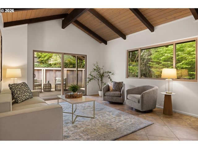 560 MILBURN Ct, Lake Oswego, OR 97034