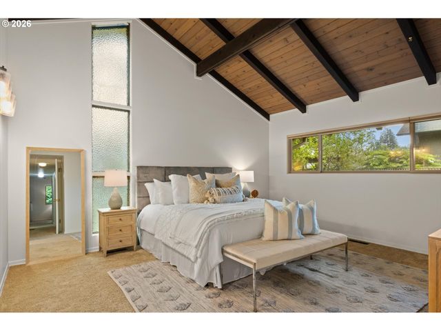 560 MILBURN Ct, Lake Oswego, OR 97034