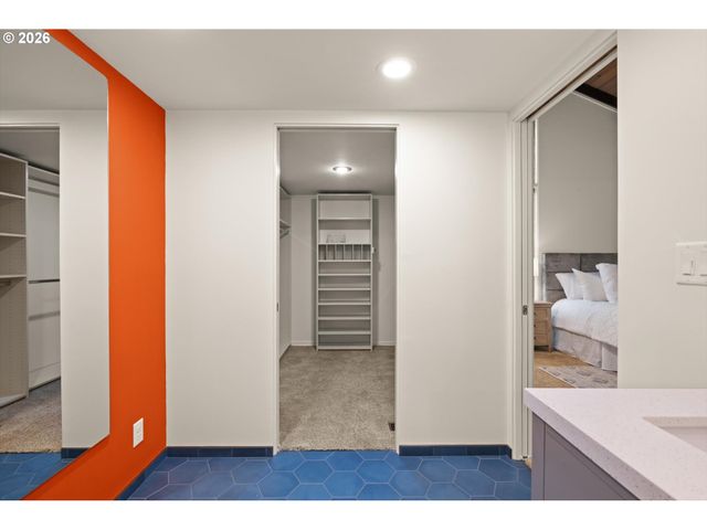 560 MILBURN Ct, Lake Oswego, OR 97034