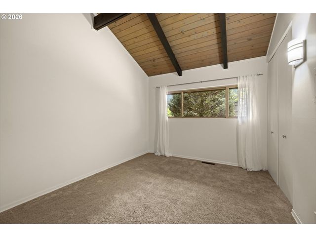 560 MILBURN Ct, Lake Oswego, OR 97034