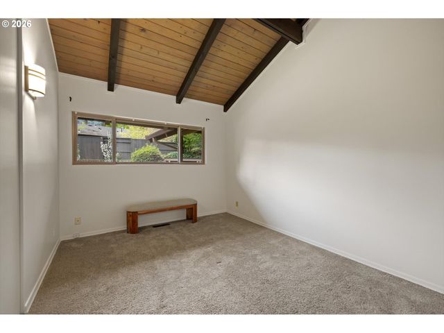 560 MILBURN Ct, Lake Oswego, OR 97034