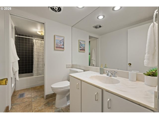 560 MILBURN Ct, Lake Oswego, OR 97034