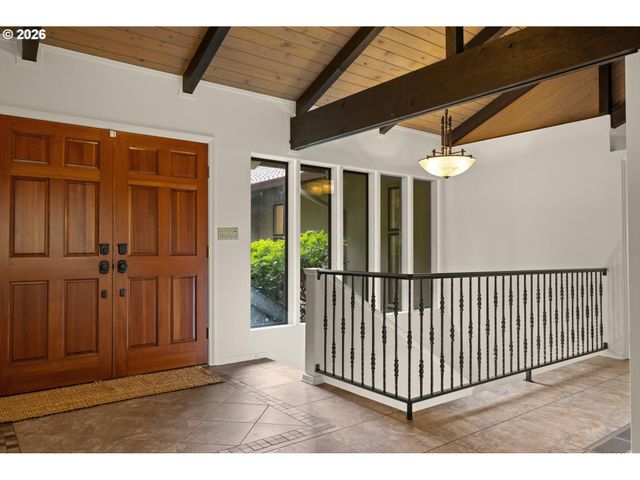 560 MILBURN Ct, Lake Oswego, OR 97034