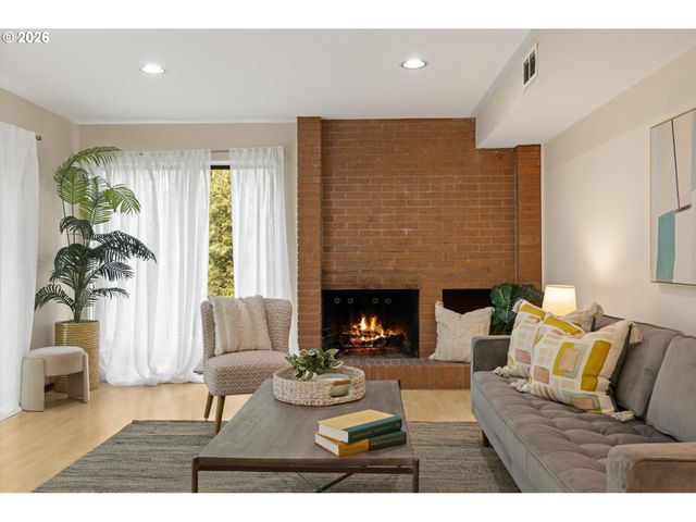 560 MILBURN Ct, Lake Oswego, OR 97034