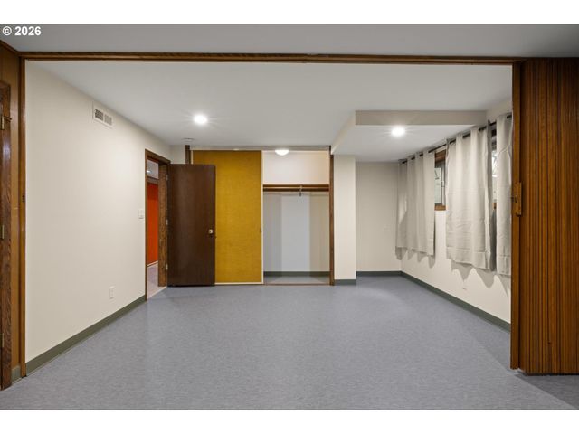 560 MILBURN Ct, Lake Oswego, OR 97034