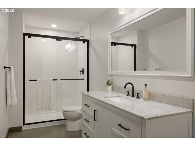 560 MILBURN Ct, Lake Oswego, OR 97034