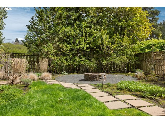 560 MILBURN Ct, Lake Oswego, OR 97034