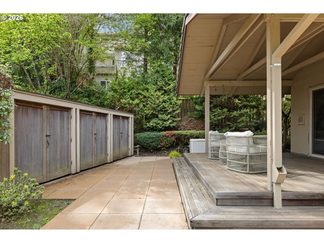 560 MILBURN Ct, Lake Oswego, OR 97034