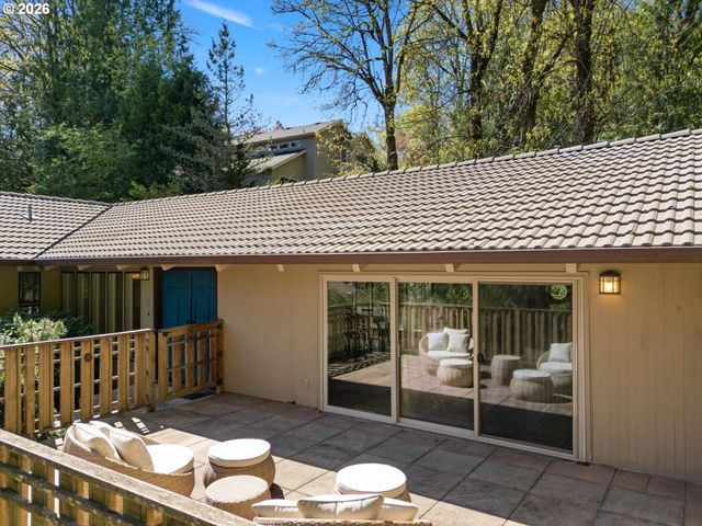 560 MILBURN Ct, Lake Oswego, OR 97034