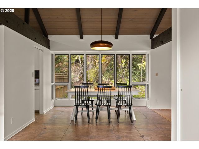 560 MILBURN Ct, Lake Oswego, OR 97034