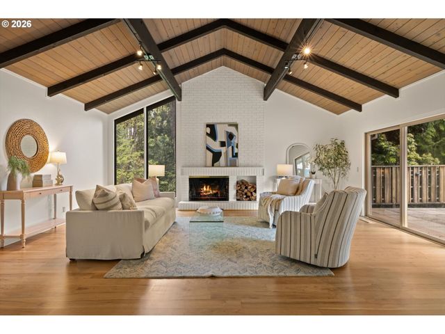 560 MILBURN Ct, Lake Oswego, OR 97034