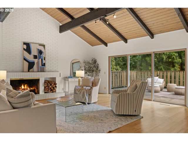 560 MILBURN Ct, Lake Oswego, OR 97034