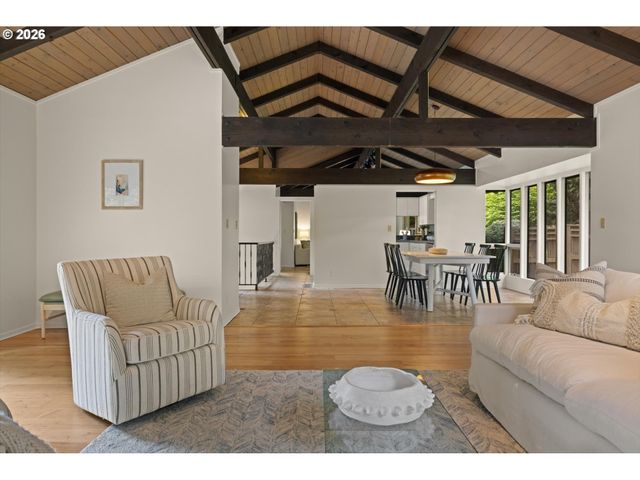 560 MILBURN Ct, Lake Oswego, OR 97034