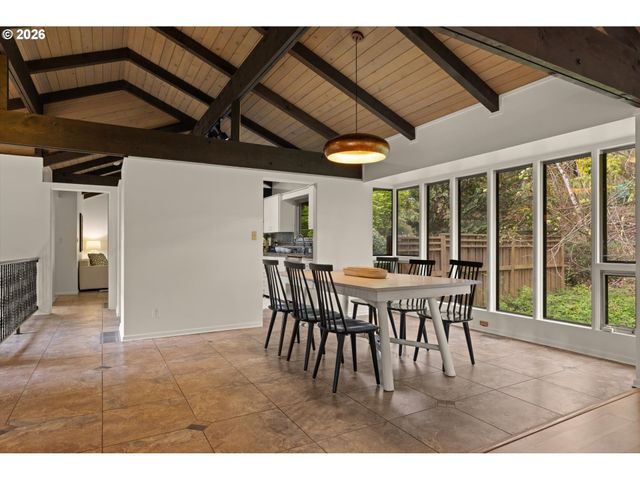 560 MILBURN Ct, Lake Oswego, OR 97034