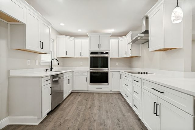 512 Grandview Drive, Granbury, TX 76049