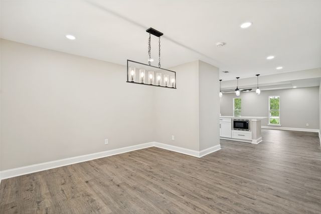 512 Grandview Drive, Granbury, TX 76049