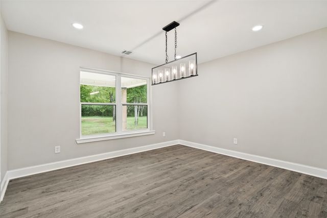 512 Grandview Drive, Granbury, TX 76049