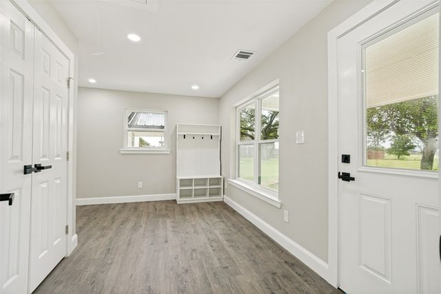 512 Grandview Drive, Granbury, TX 76049