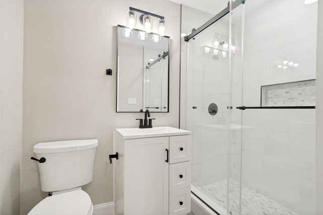512 Grandview Drive, Granbury, TX 76049