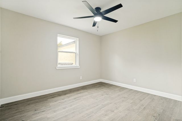512 Grandview Drive, Granbury, TX 76049