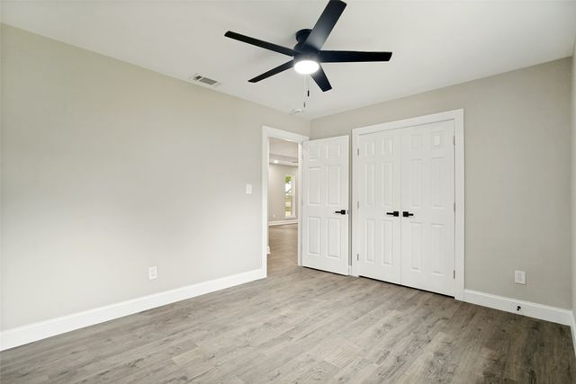 512 Grandview Drive, Granbury, TX 76049